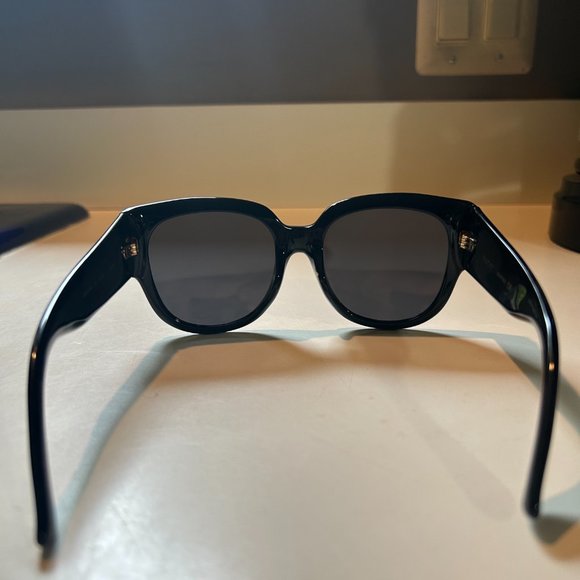 Designer Sunglasses - Picture 4 of 8